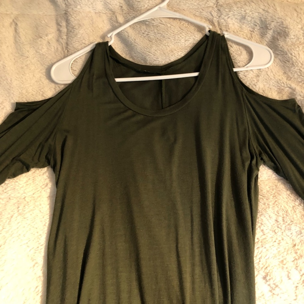 Green loose open shoulder long sleeve dress